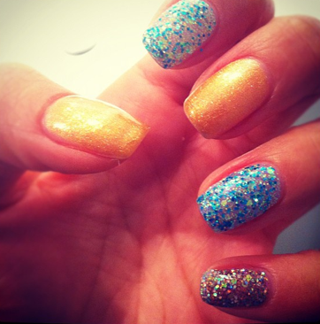 MV_Dec2012_holidaymanicure