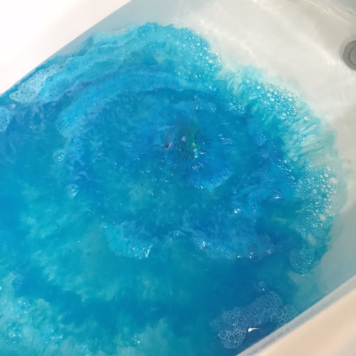 LUSH Intergalactic Bath Bomb 