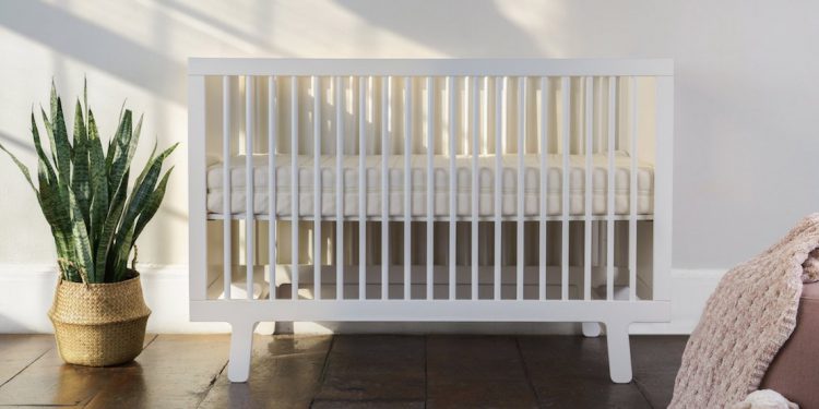 Obasan Organic Mattress in White Baby Crib